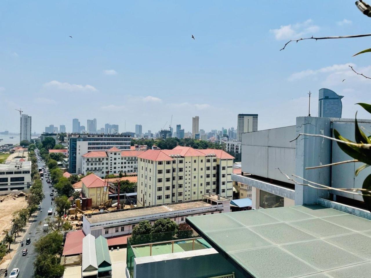 Lcs Hotel & Apartment Phnom Penh Esterno foto