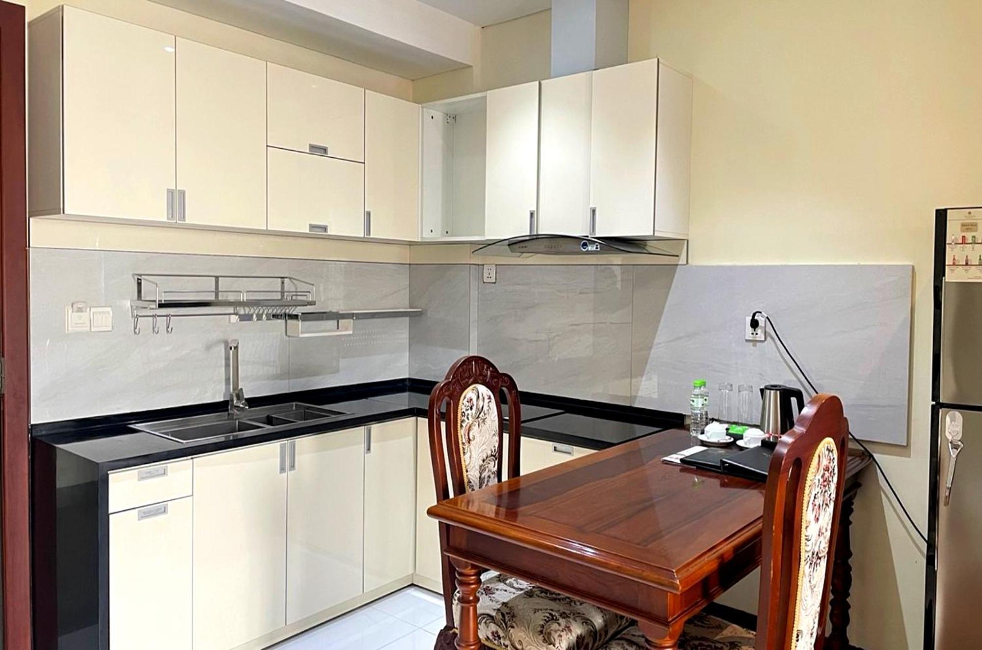 Lcs Hotel & Apartment Phnom Penh Esterno foto
