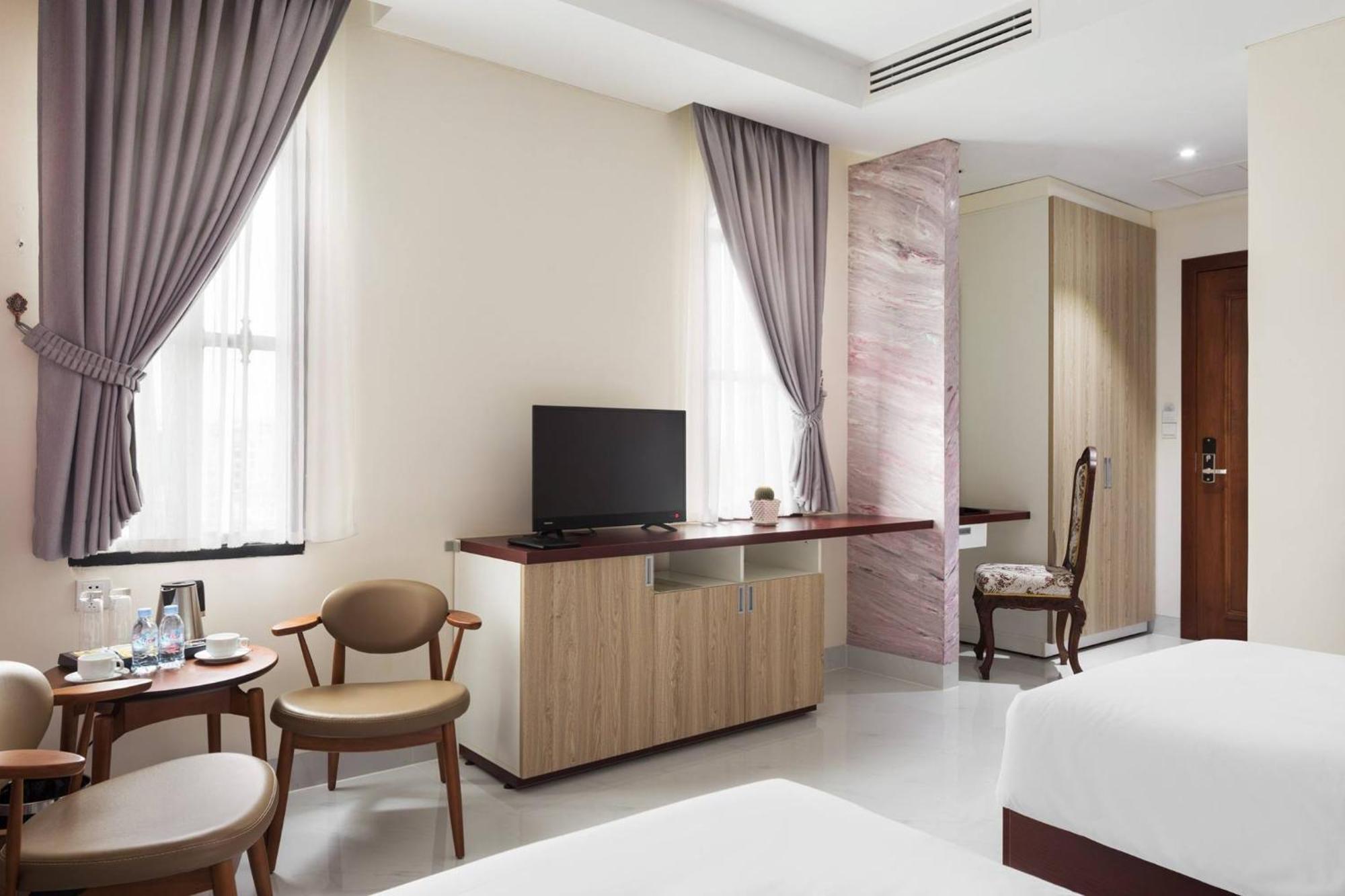 Lcs Hotel & Apartment Phnom Penh Esterno foto