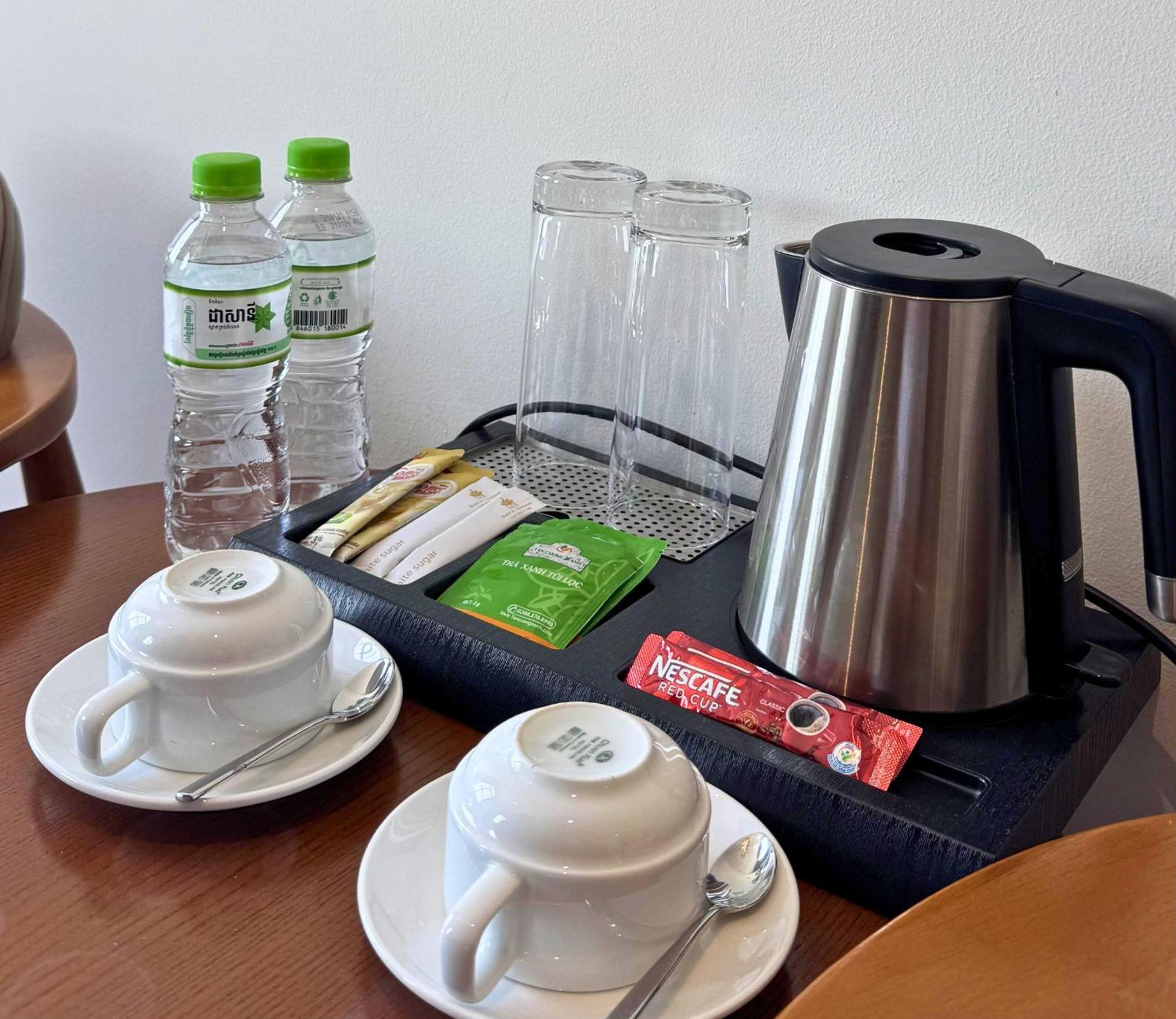 Lcs Hotel & Apartment Phnom Penh Esterno foto